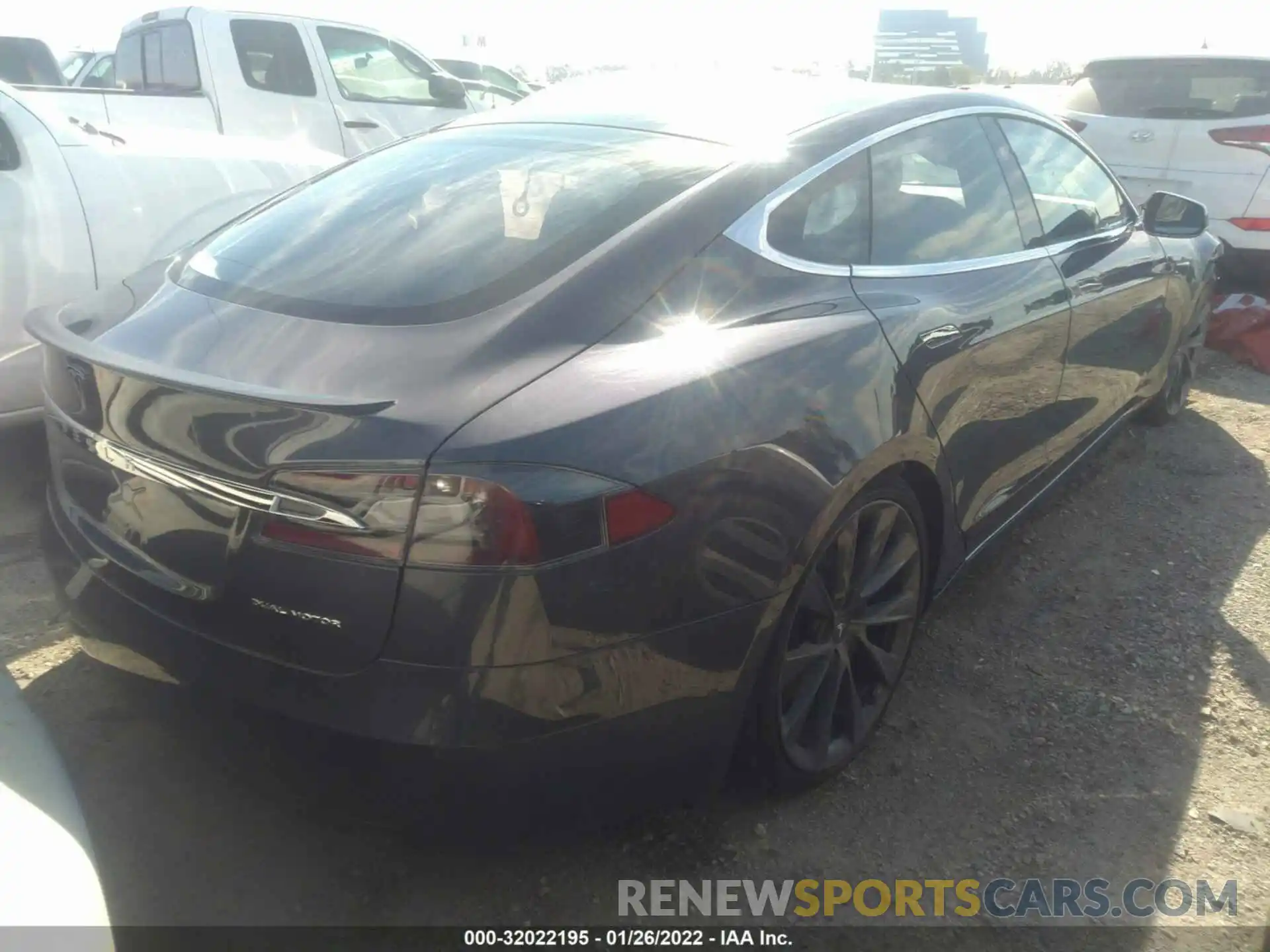 4 Photograph of a damaged car 5YJSA1E24LF415575 TESLA MODEL S 2020