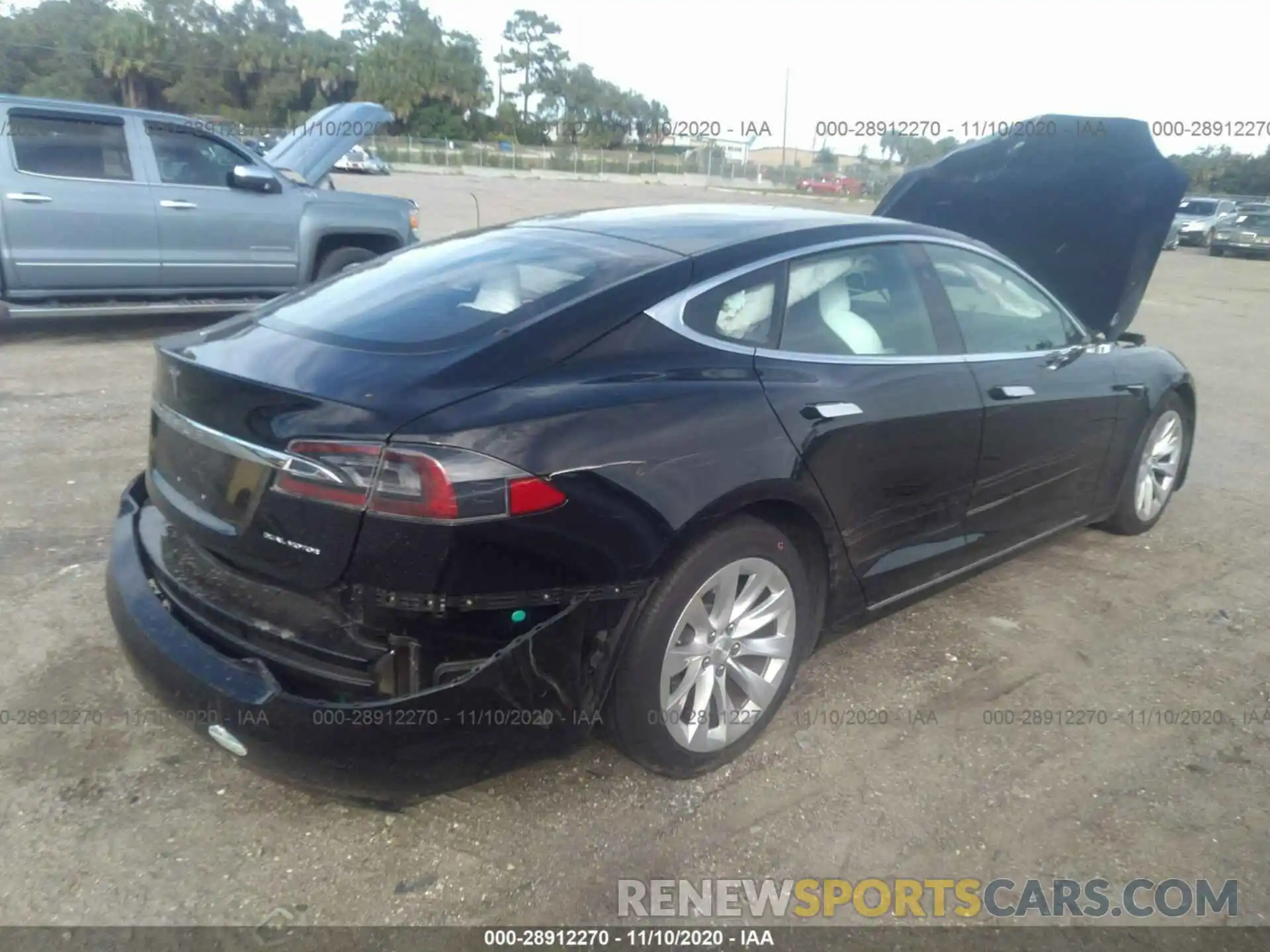 4 Photograph of a damaged car 5YJSA1E25LF355063 TESLA MODEL S 2020