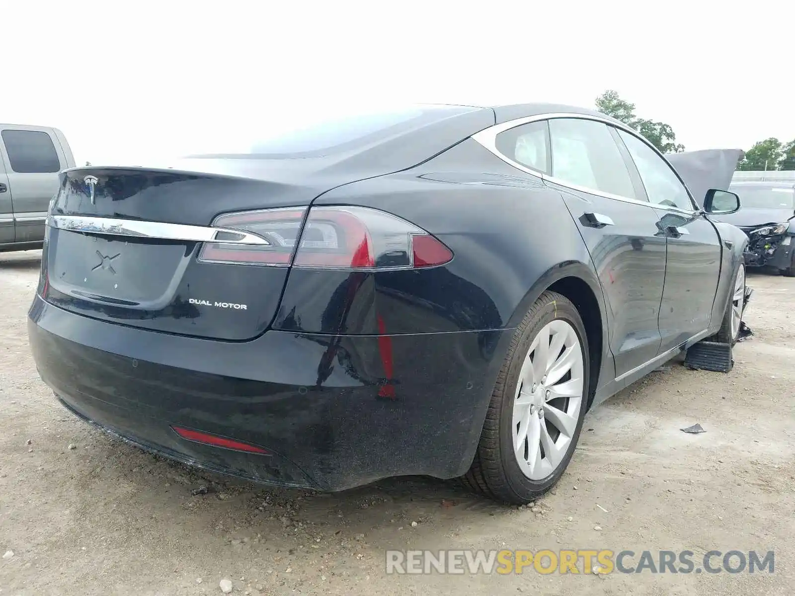 4 Photograph of a damaged car 5YJSA1E25LF358951 TESLA MODEL S 2020