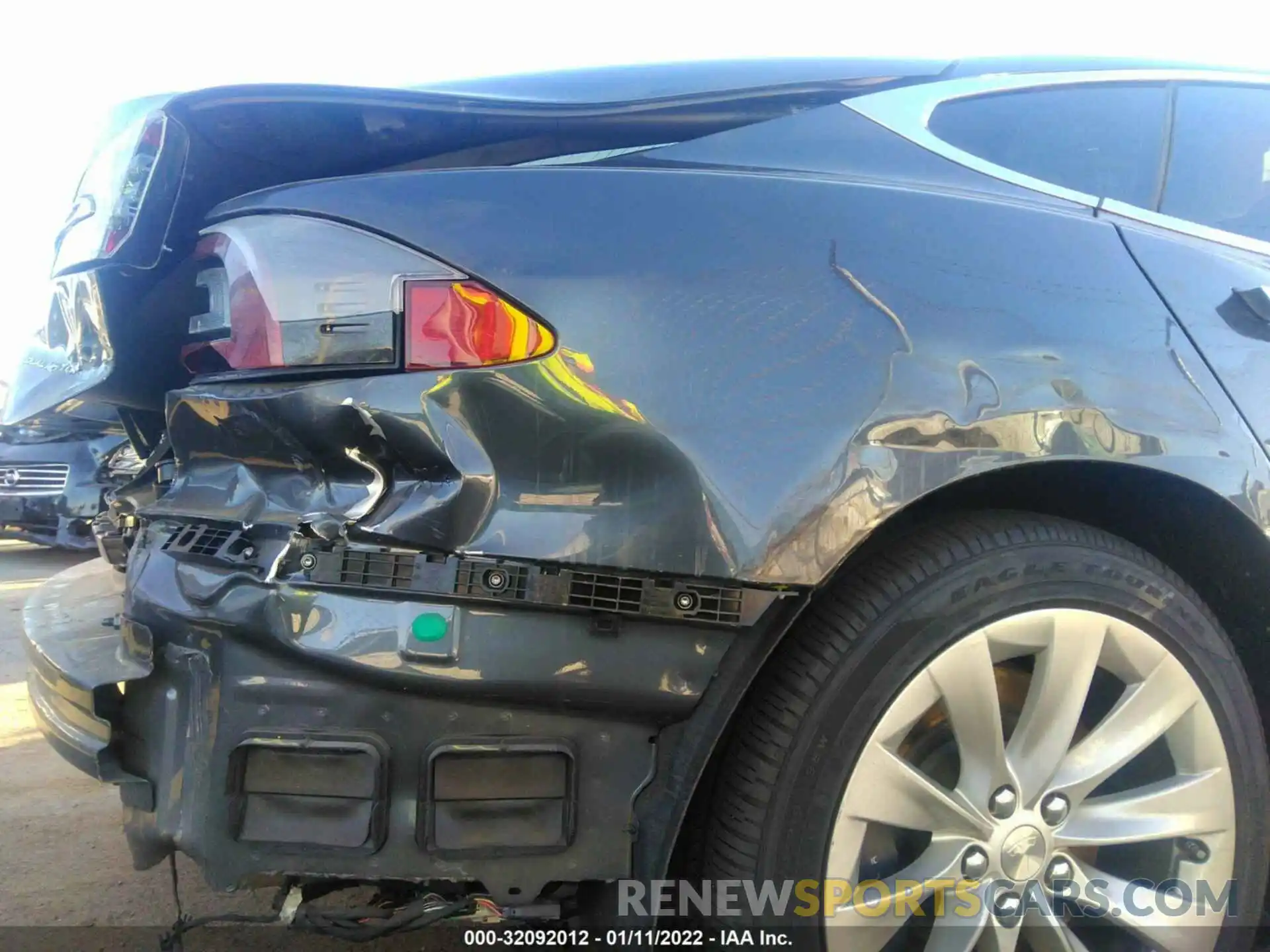 6 Photograph of a damaged car 5YJSA1E25LF360716 TESLA MODEL S 2020