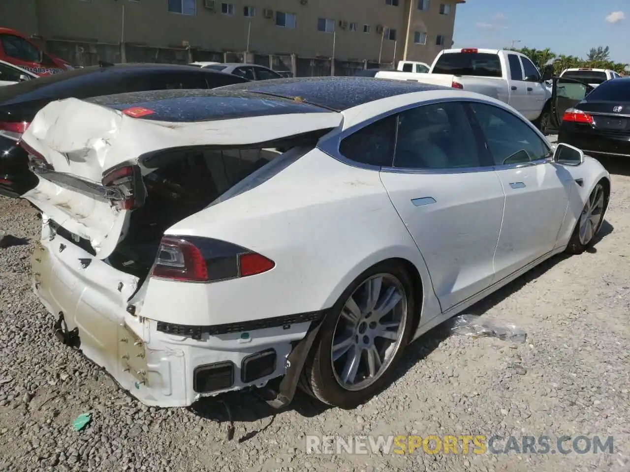 4 Photograph of a damaged car 5YJSA1E25LF397362 TESLA MODEL S 2020