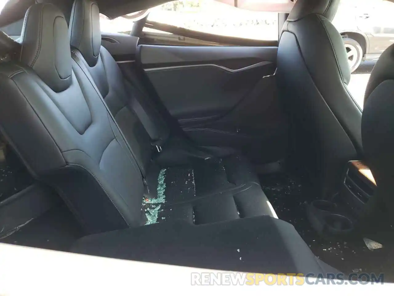 6 Photograph of a damaged car 5YJSA1E25LF402303 TESLA MODEL S 2020