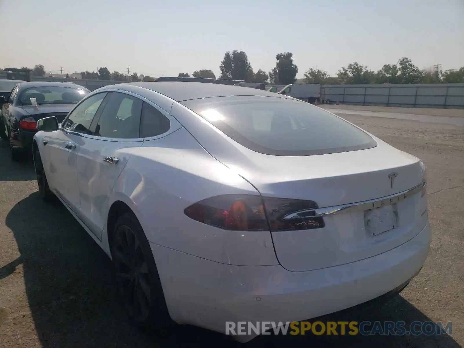 3 Photograph of a damaged car 5YJSA1E26LF370526 TESLA MODEL S 2020