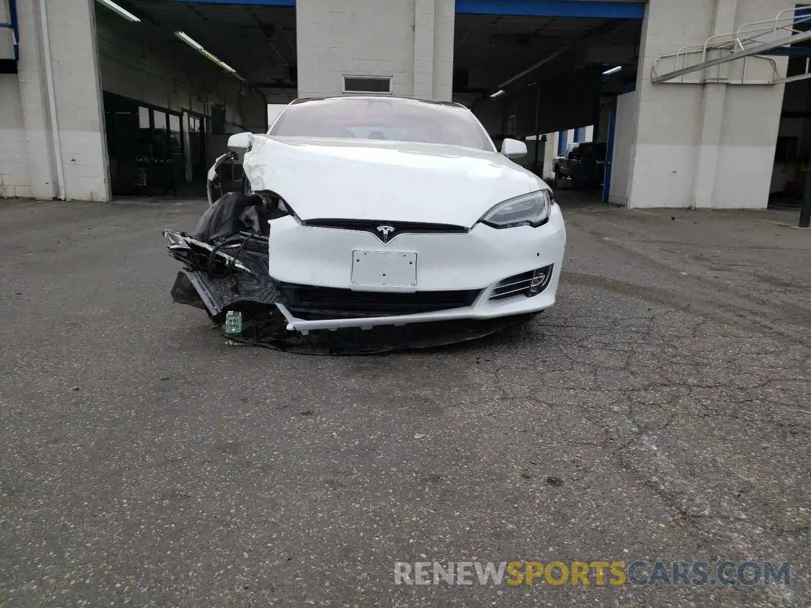 9 Фотография поврежденного автомобиля 5YJSA1E26LF385415 TESLA MODEL S 2020