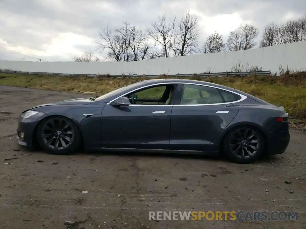 10 Photograph of a damaged car 5YJSA1E27LF357946 TESLA MODEL S 2020