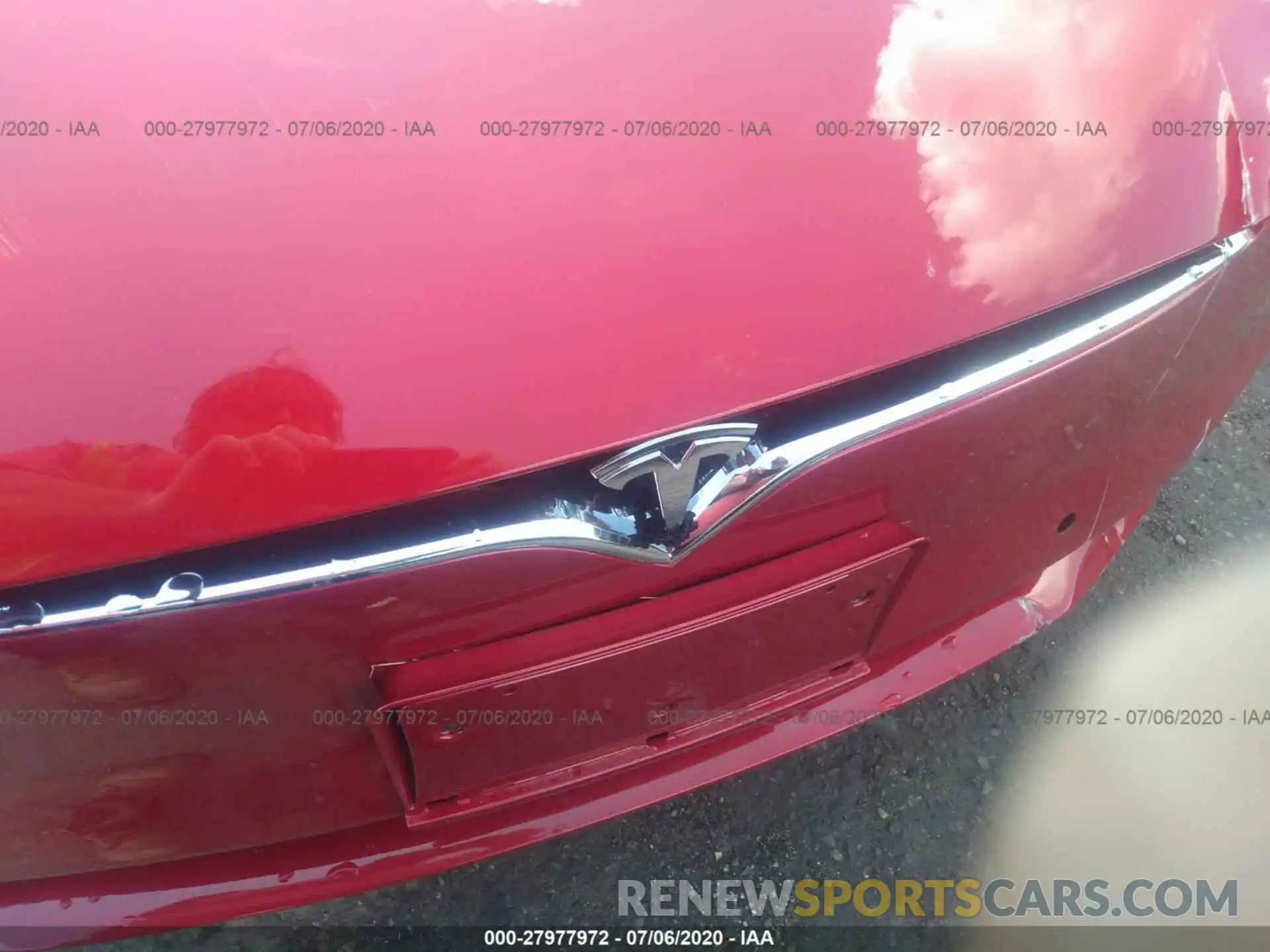 10 Photograph of a damaged car 5YJSA1E27LF381051 TESLA MODEL S 2020