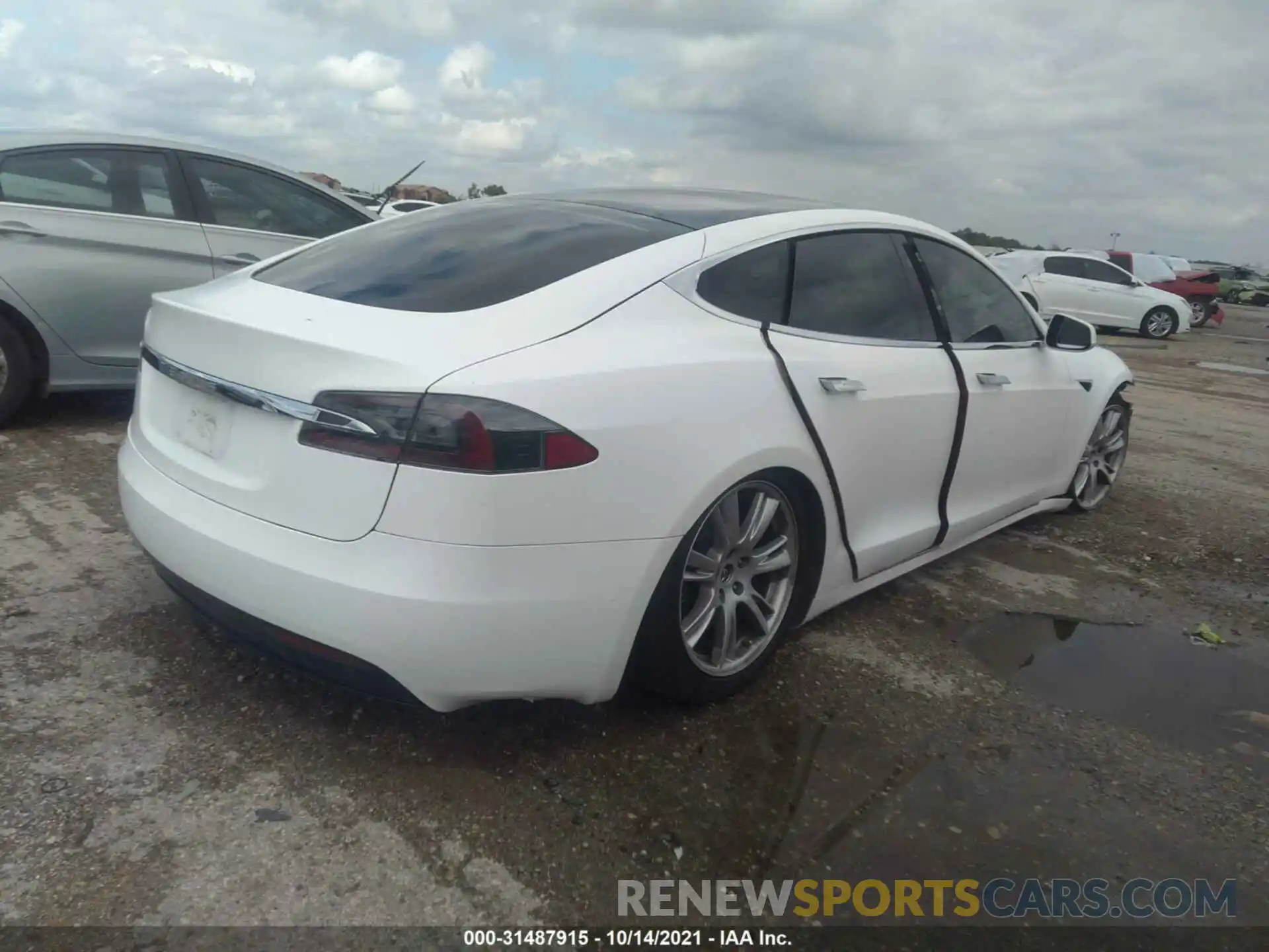 4 Фотография поврежденного автомобиля 5YJSA1E27LF385407 TESLA MODEL S 2020