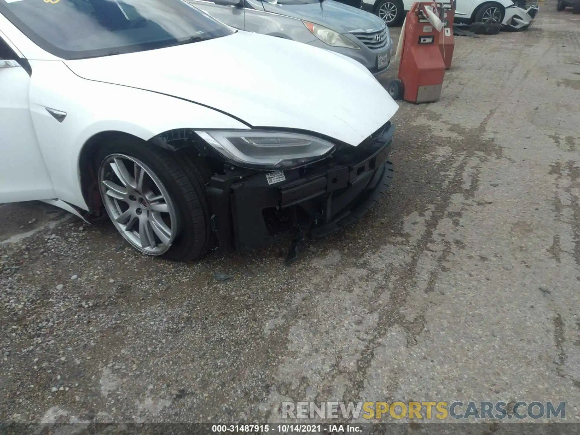 6 Фотография поврежденного автомобиля 5YJSA1E27LF385407 TESLA MODEL S 2020