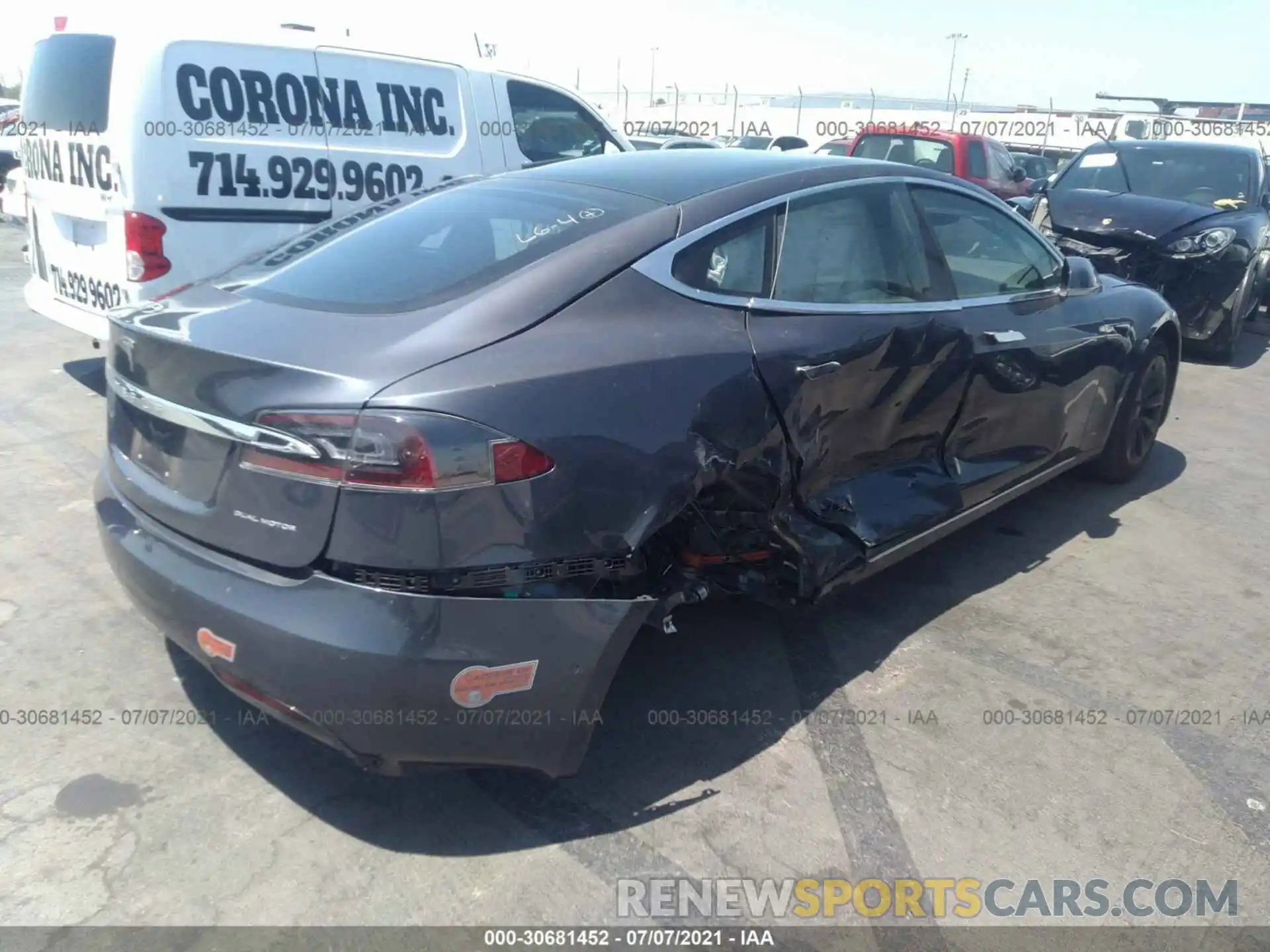 4 Photograph of a damaged car 5YJSA1E28LF379910 TESLA MODEL S 2020