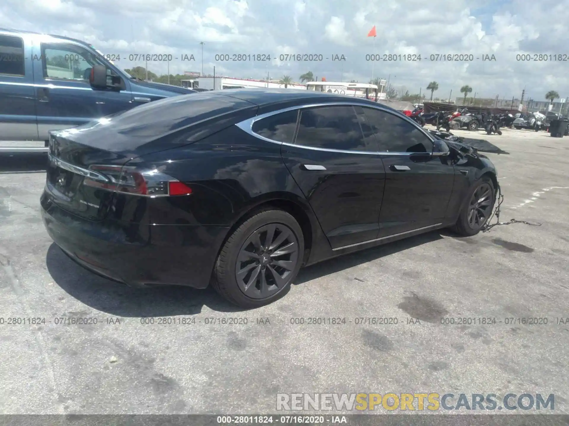 4 Photograph of a damaged car 5YJSA1E28LF399767 TESLA MODEL S 2020