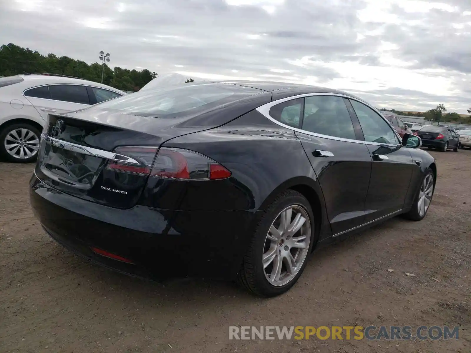 4 Фотография поврежденного автомобиля 5YJSA1E28LF413344 TESLA MODEL S 2020