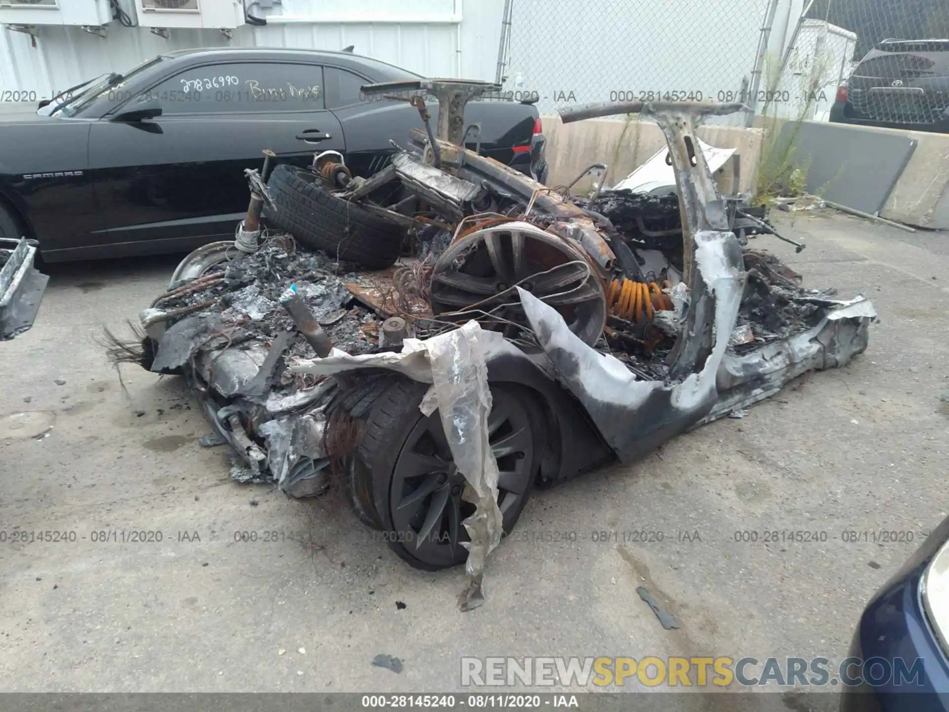 4 Photograph of a damaged car 5YJSA1E2XLF354989 TESLA MODEL S 2020