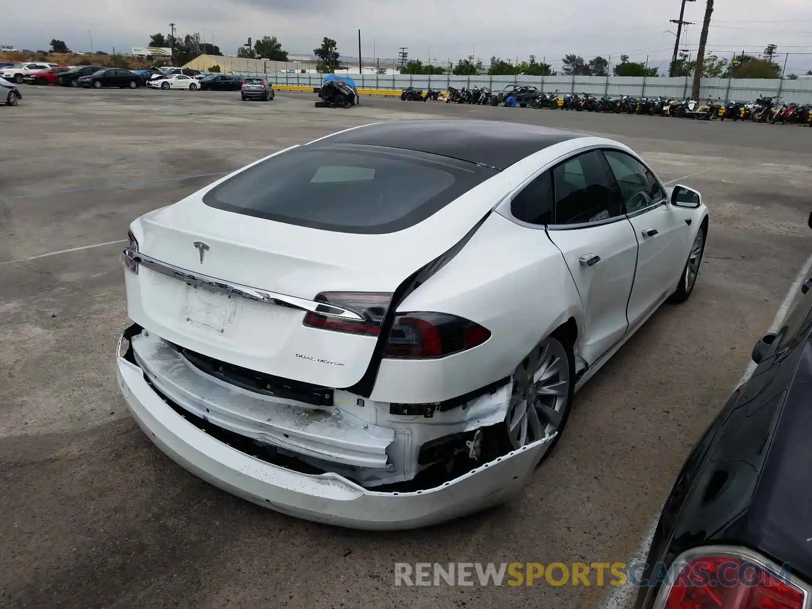 4 Photograph of a damaged car 5YJSA1E2XLF359481 TESLA MODEL S 2020