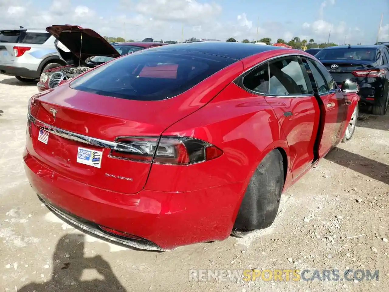 4 Photograph of a damaged car 5YJSA1E2XLF365622 TESLA MODEL S 2020