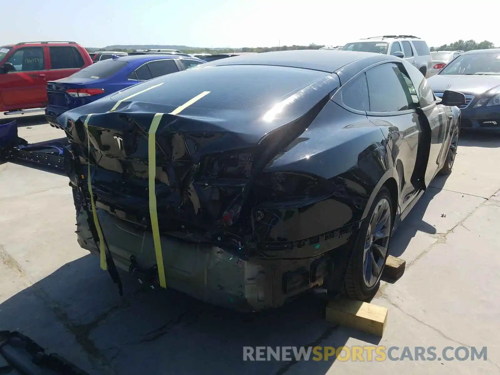 4 Photograph of a damaged car 5YJSA1E2XLF369850 TESLA MODEL S 2020