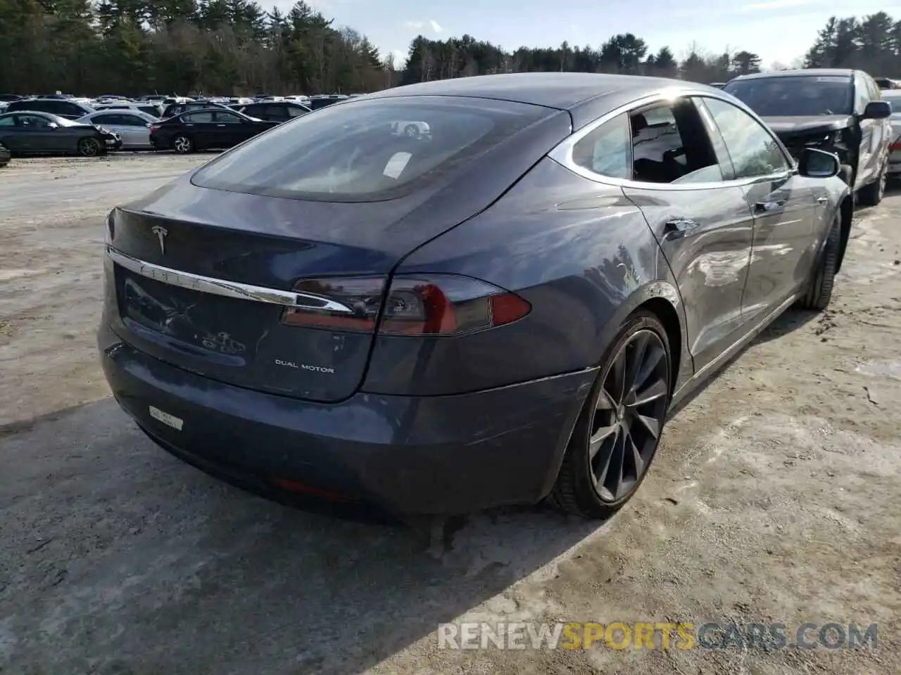 4 Photograph of a damaged car 5YJSA1E2XLF370903 TESLA MODEL S 2020