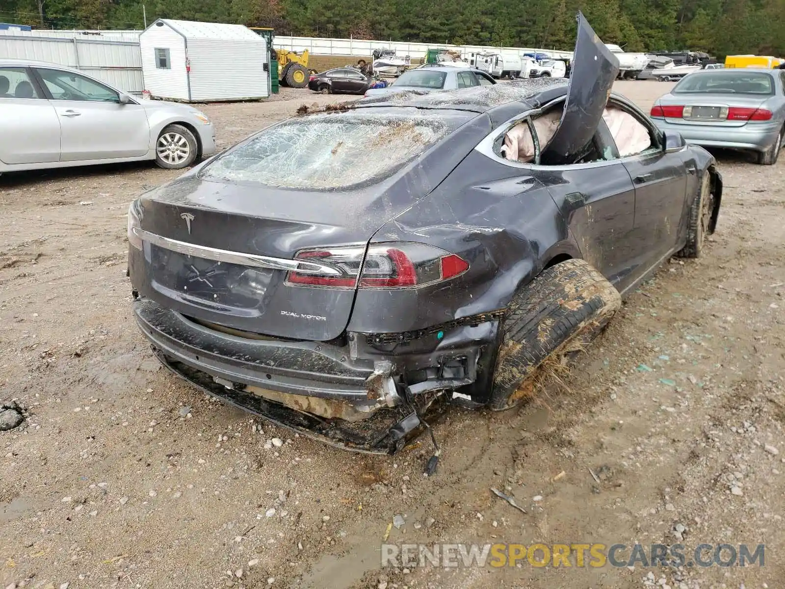 4 Photograph of a damaged car 5YJSA1E2XLF413135 TESLA MODEL S 2020