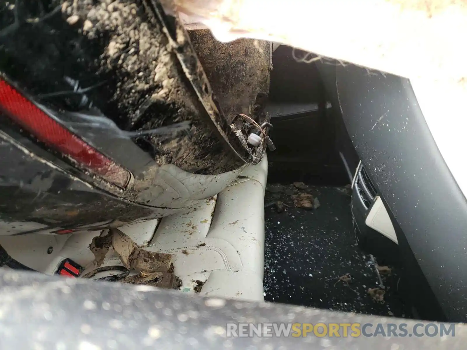 6 Photograph of a damaged car 5YJSA1E2XLF413135 TESLA MODEL S 2020