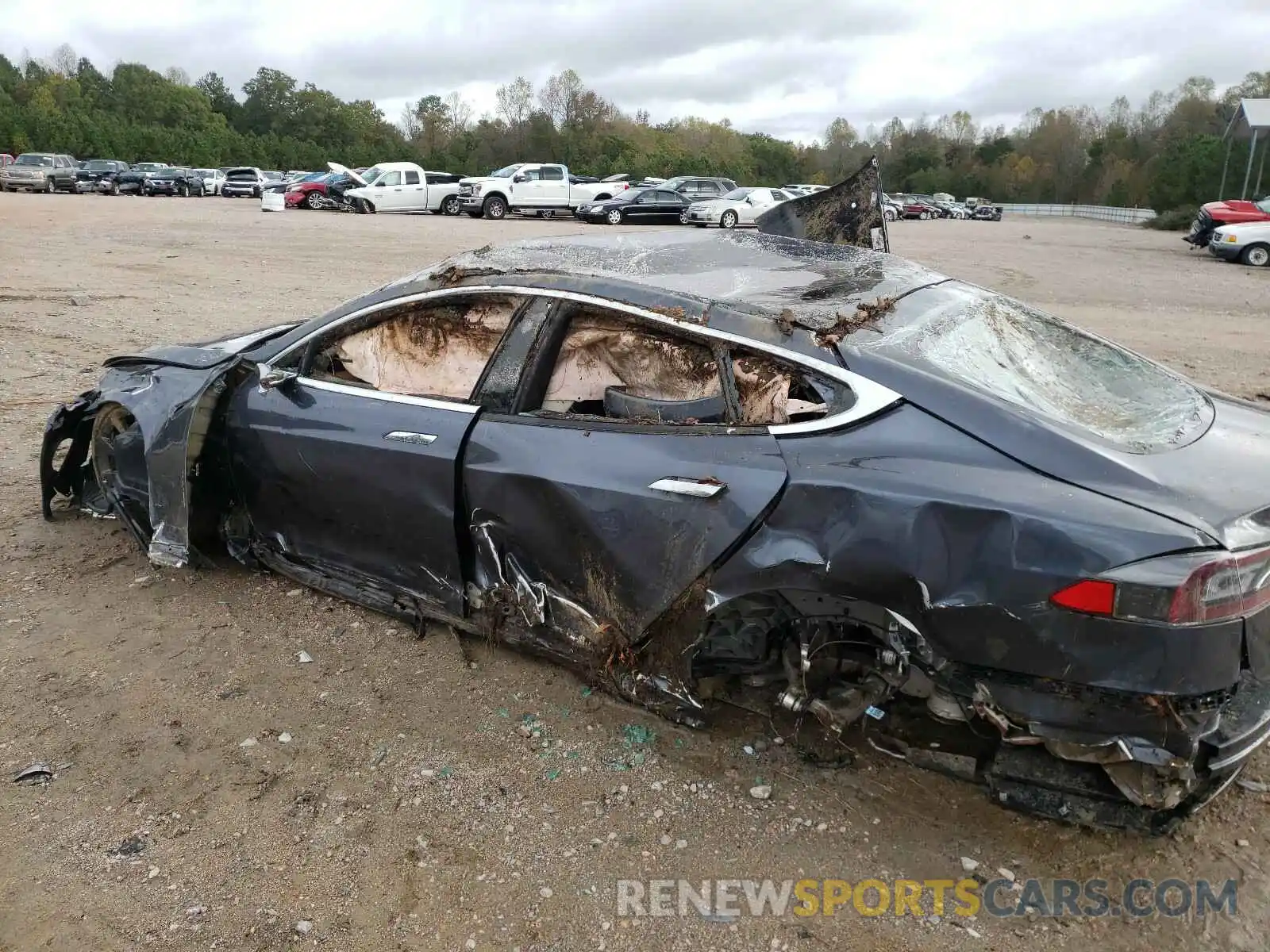 9 Photograph of a damaged car 5YJSA1E2XLF413135 TESLA MODEL S 2020