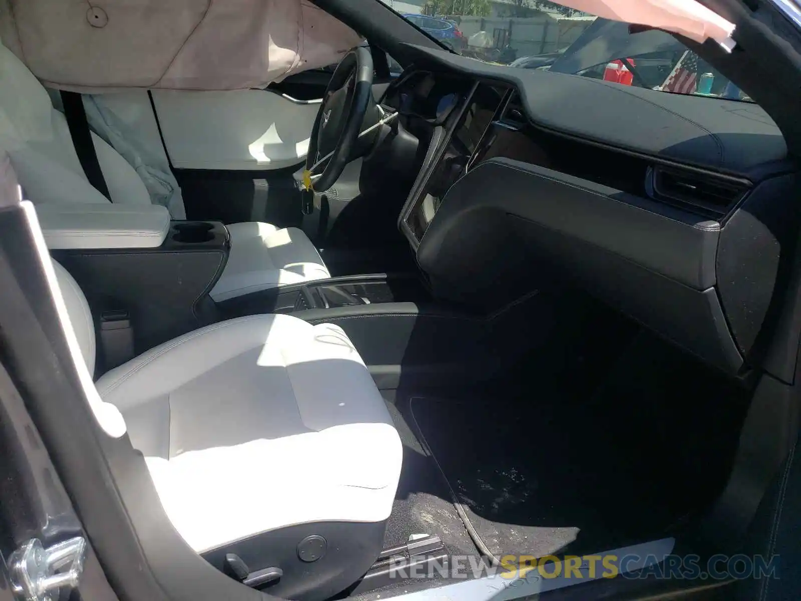 5 Photograph of a damaged car 5YJSA1E40LF361743 TESLA MODEL S 2020