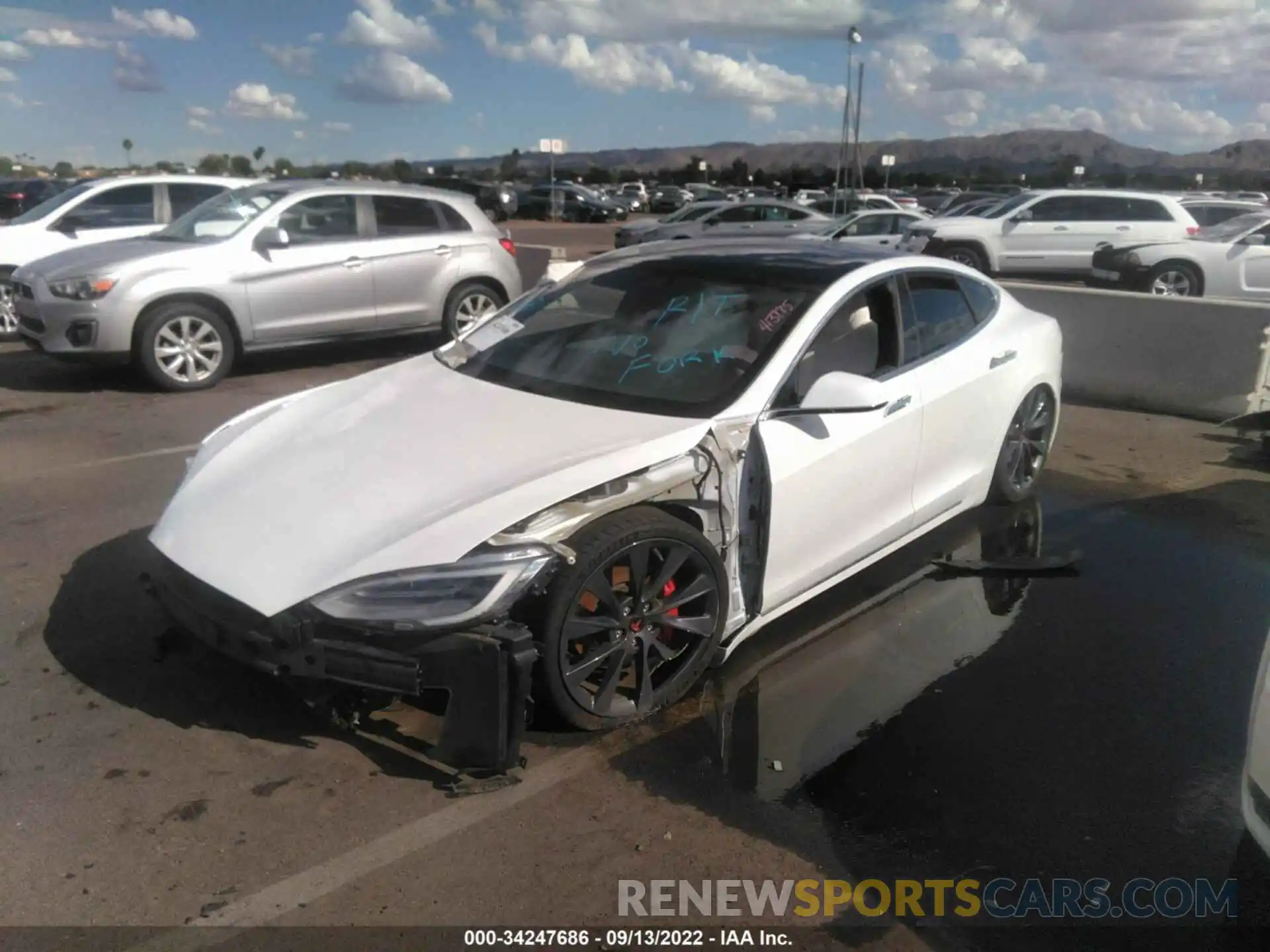 2 Фотография поврежденного автомобиля 5YJSA1E40LF413985 TESLA MODEL S 2020