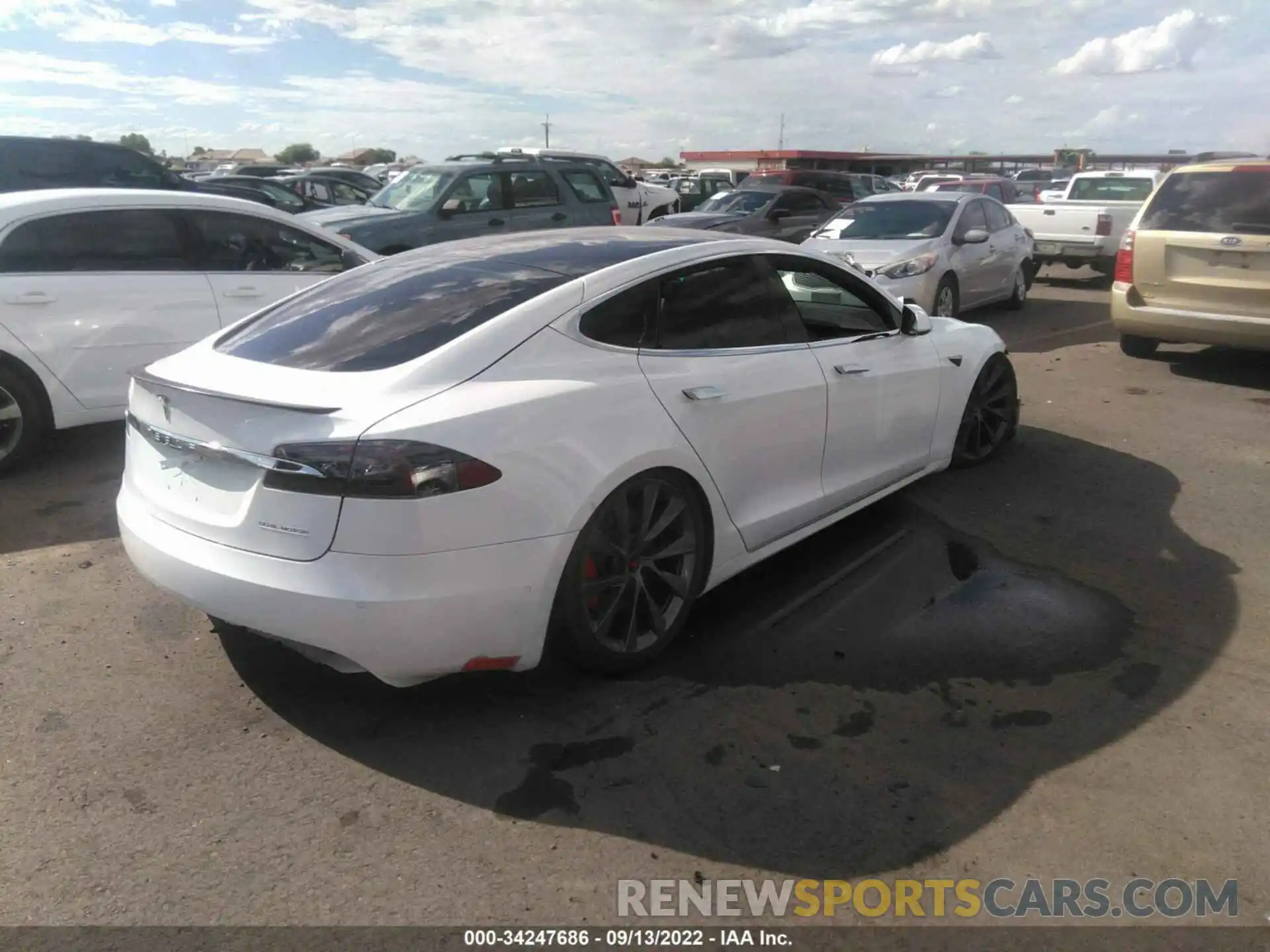 4 Фотография поврежденного автомобиля 5YJSA1E40LF413985 TESLA MODEL S 2020