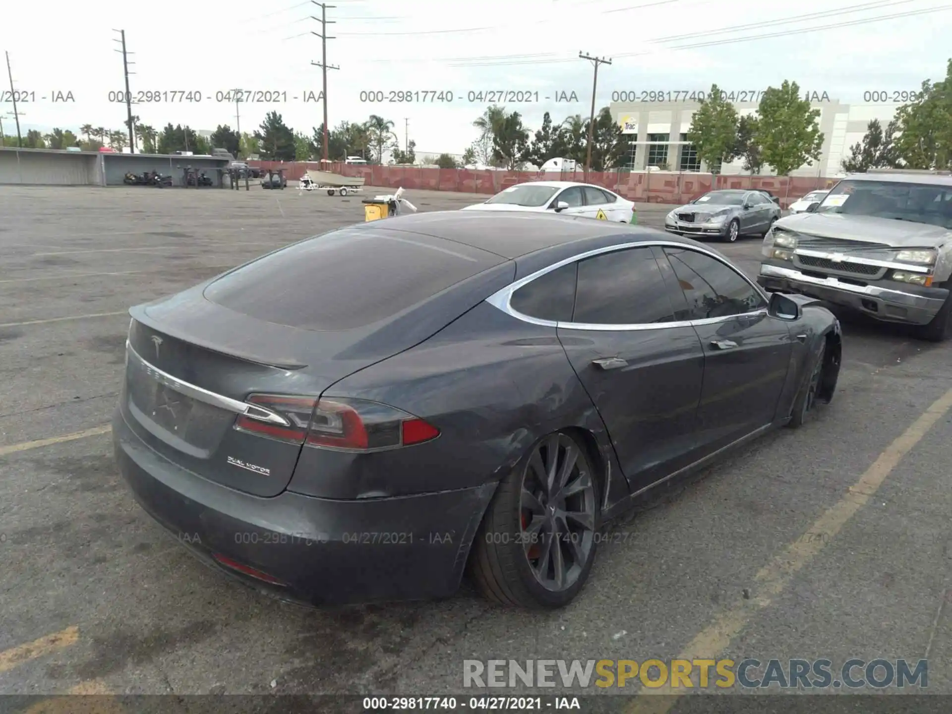 4 Фотография поврежденного автомобиля 5YJSA1E43LF402771 TESLA MODEL S 2020