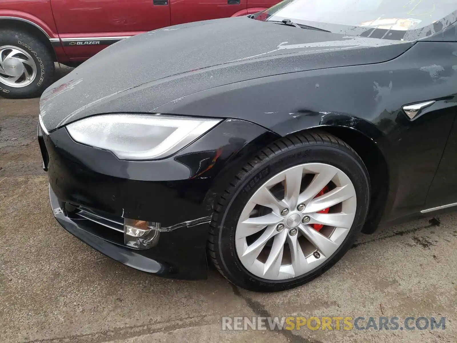 9 Photograph of a damaged car 5YJSA1E44LF390968 TESLA MODEL S 2020