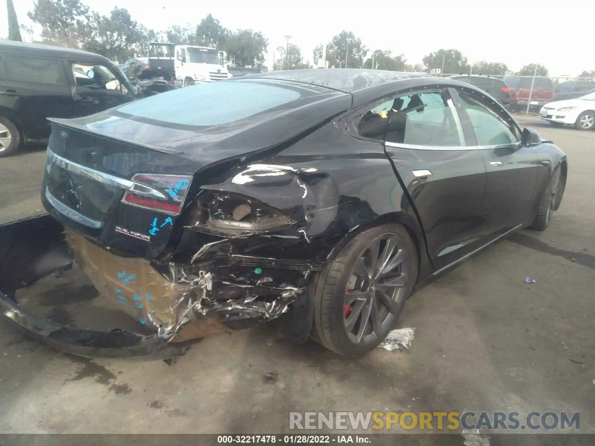 4 Photograph of a damaged car 5YJSA1E44LF416128 TESLA MODEL S 2020