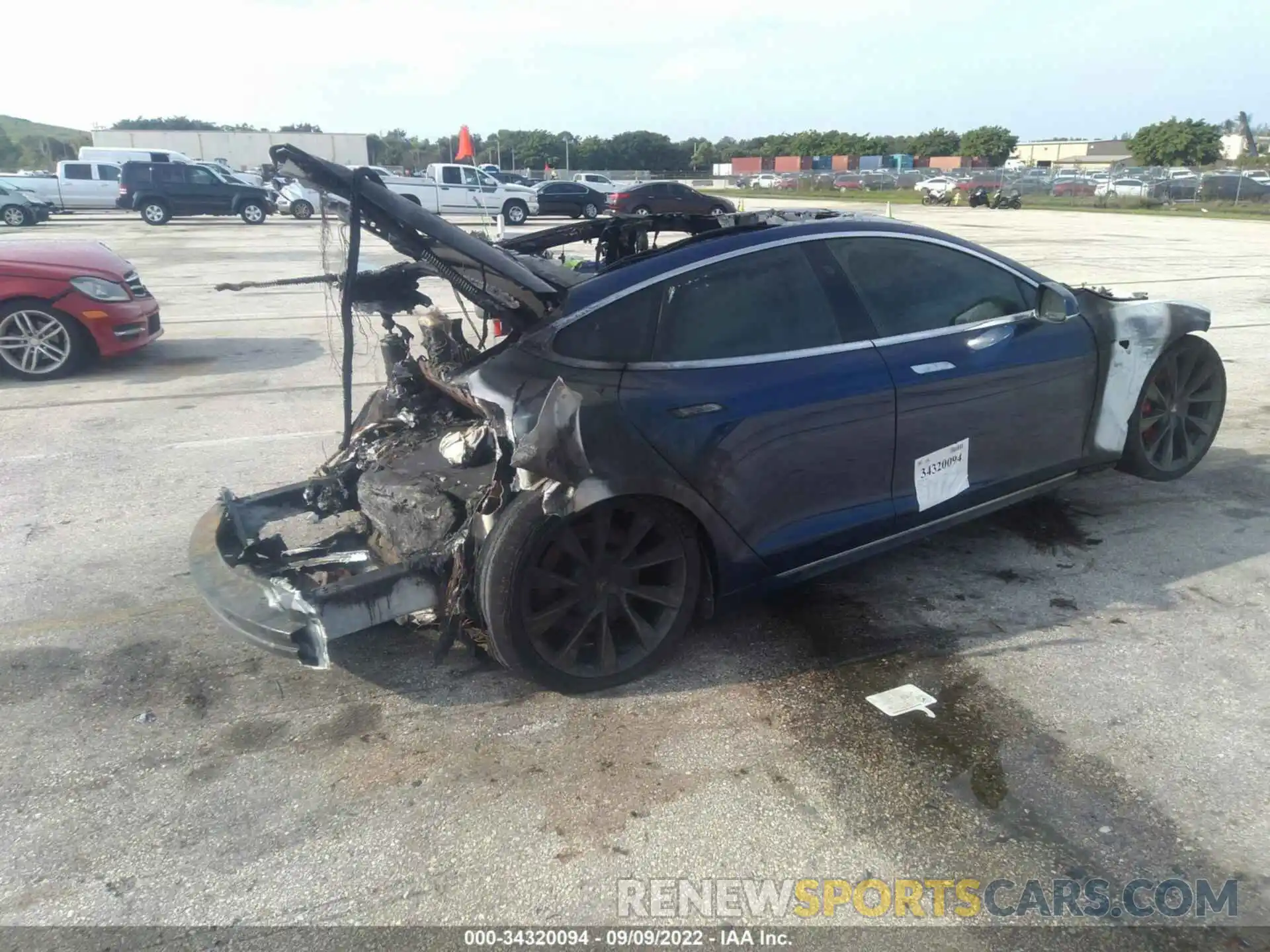 4 Photograph of a damaged car 5YJSA1E46LF400397 TESLA MODEL S 2020