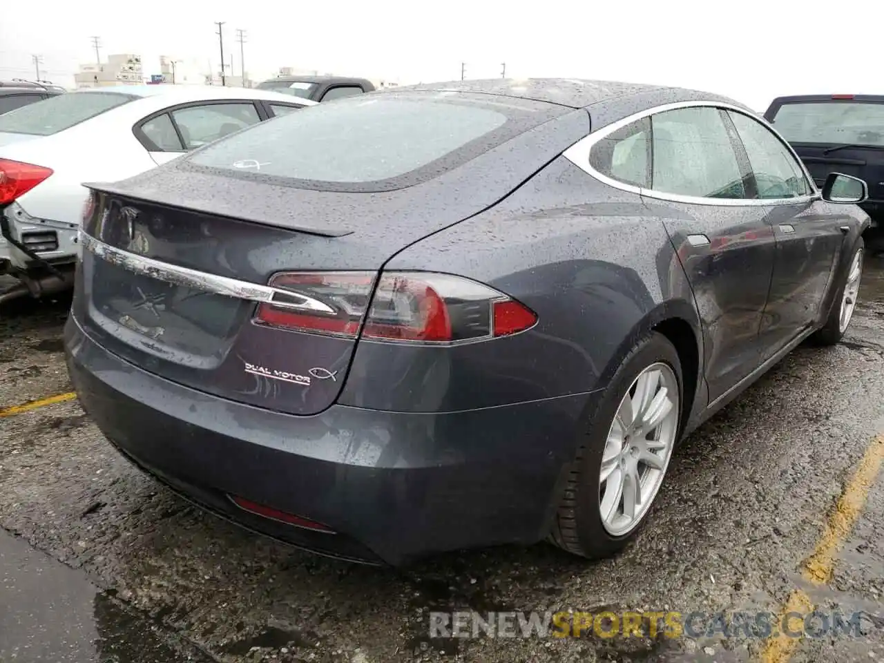 4 Фотография поврежденного автомобиля 5YJSA1E46LF402652 TESLA MODEL S 2020