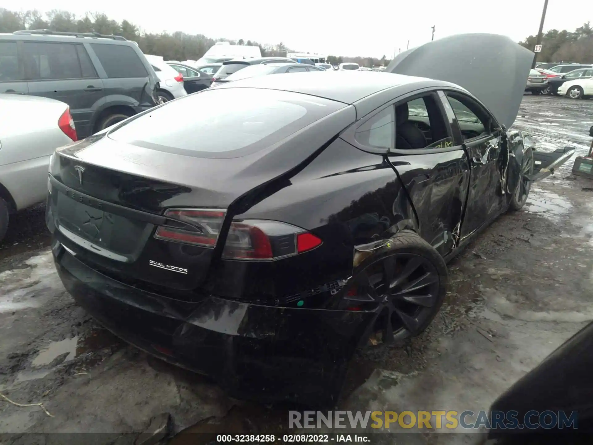 4 Photograph of a damaged car 5YJSA1E47LF412820 TESLA MODEL S 2020