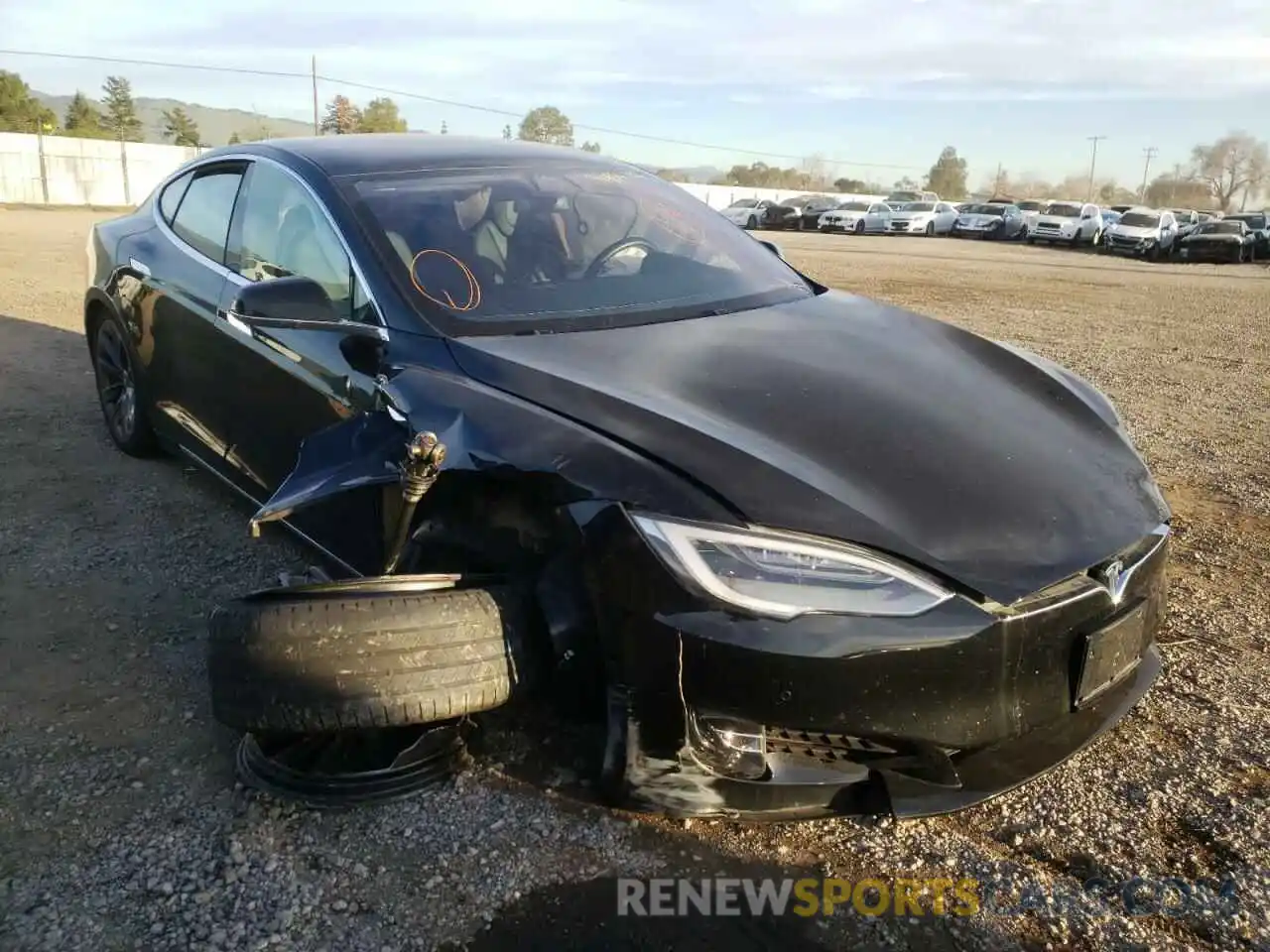 1 Фотография поврежденного автомобиля 5YJSA1E49LF358985 TESLA MODEL S 2020