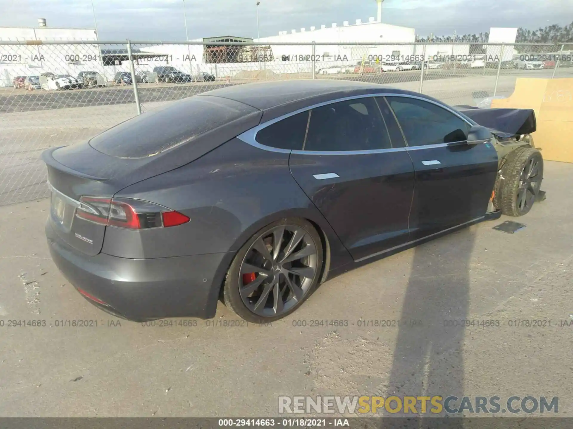 4 Фотография поврежденного автомобиля 5YJSA1E49LF359845 TESLA MODEL S 2020