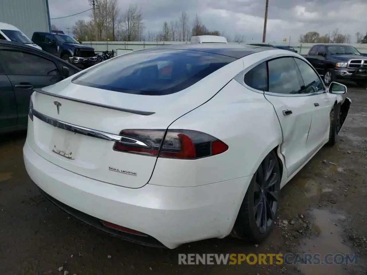 4 Photograph of a damaged car 5YJSA1E4XLF390876 TESLA MODEL S 2020