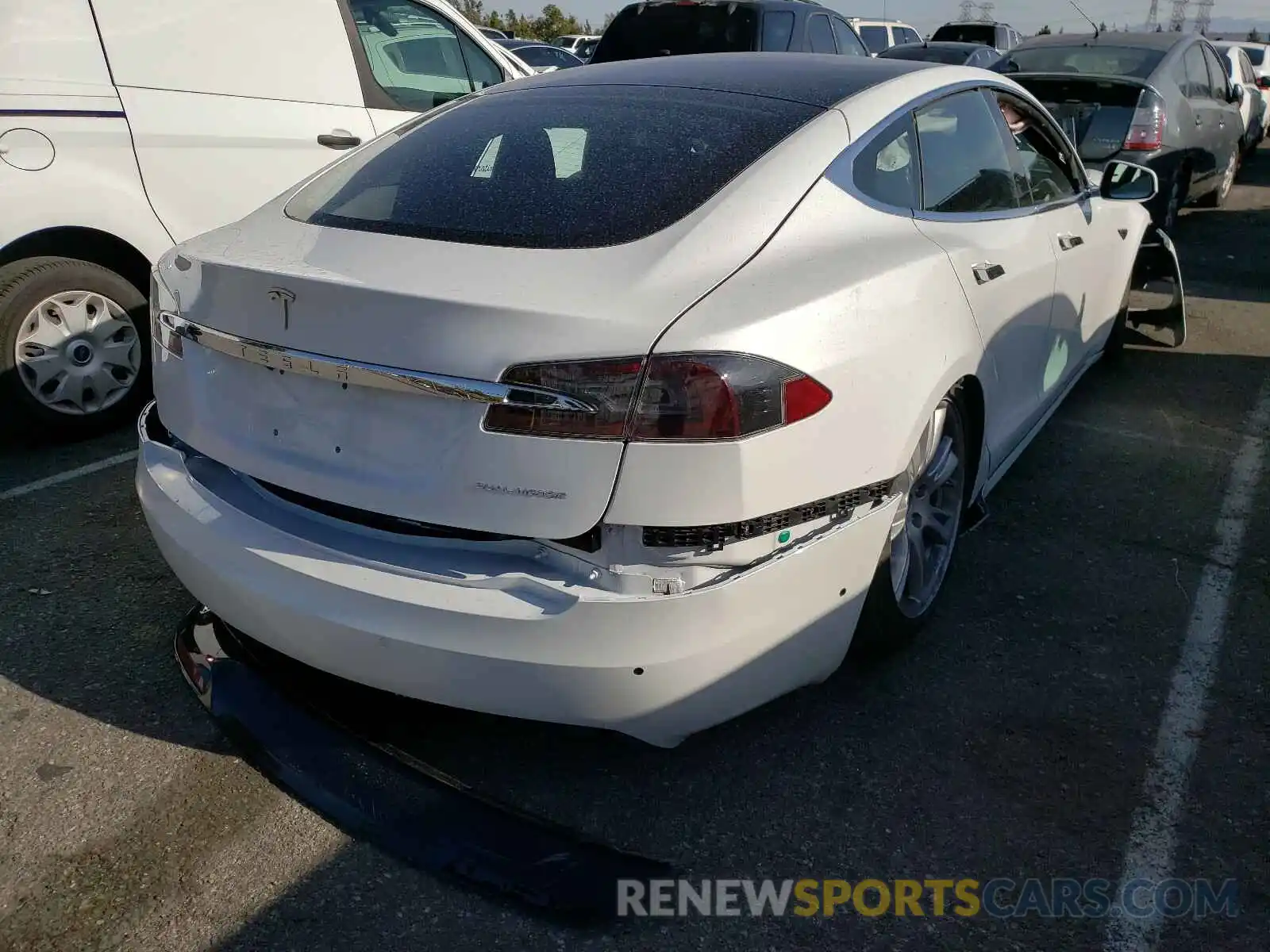 4 Photograph of a damaged car 5YJSA1E21MF425885 TESLA MODEL S 2021