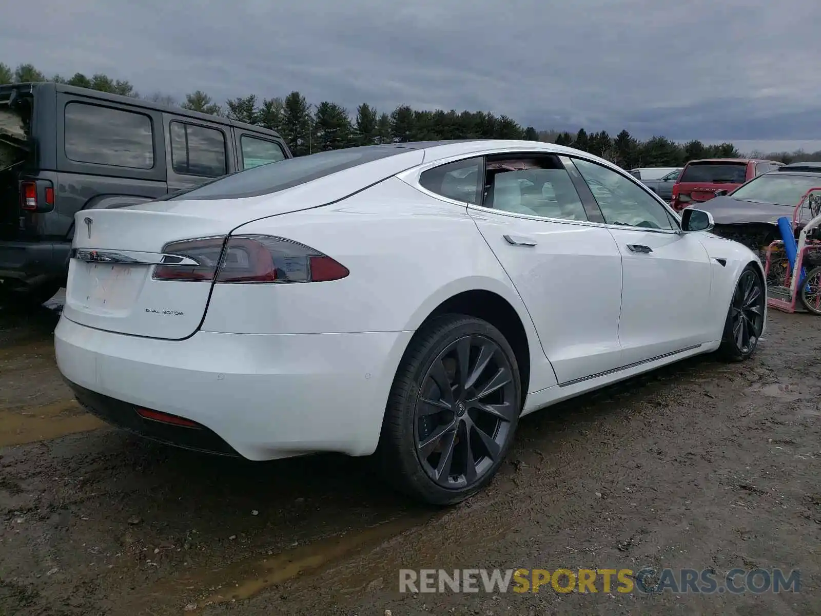 4 Photograph of a damaged car 5YJSA1E21MF426275 TESLA MODEL S 2021