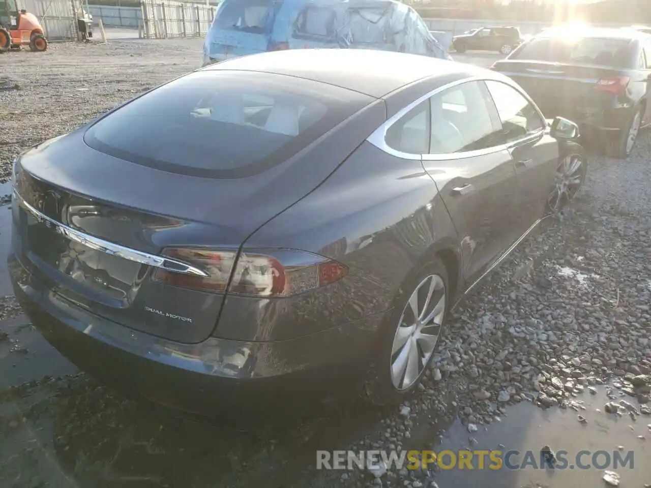 4 Photograph of a damaged car 5YJSA1E22MF417617 TESLA MODEL S 2021