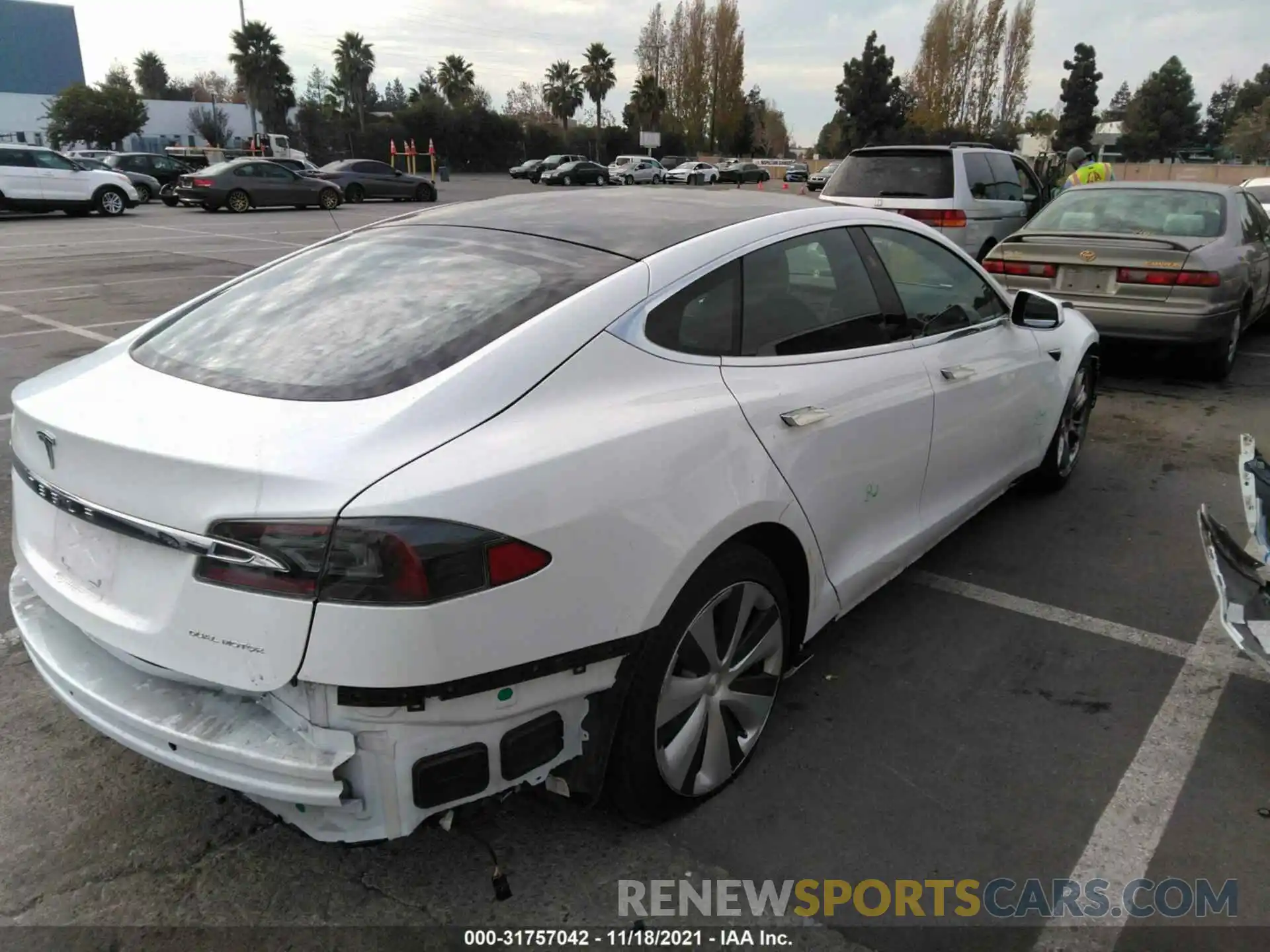 4 Photograph of a damaged car 5YJSA1E22MF425202 TESLA MODEL S 2021