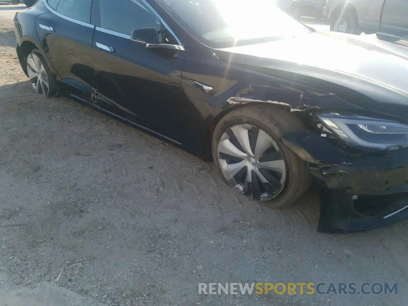 9 Photograph of a damaged car 5YJSA1E22MF426592 TESLA MODEL S 2021