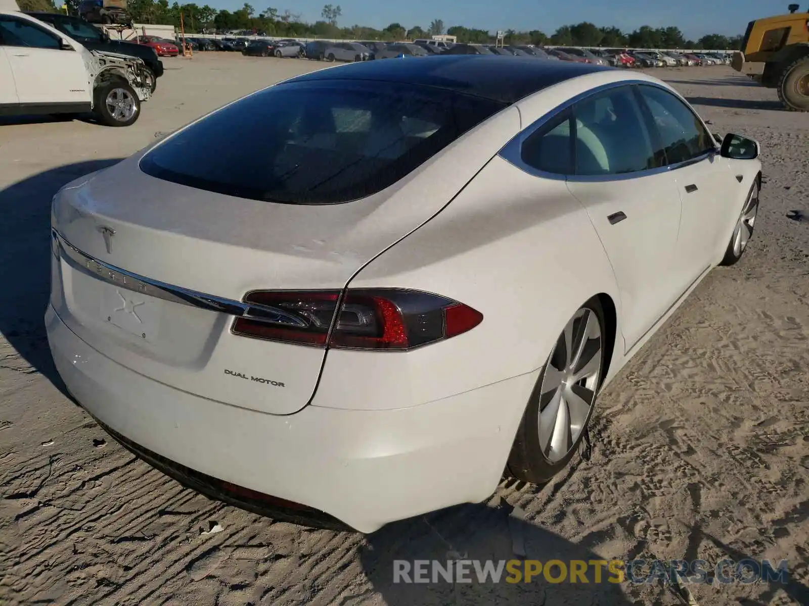 4 Photograph of a damaged car 5YJSA1E23MF425502 TESLA MODEL S 2021