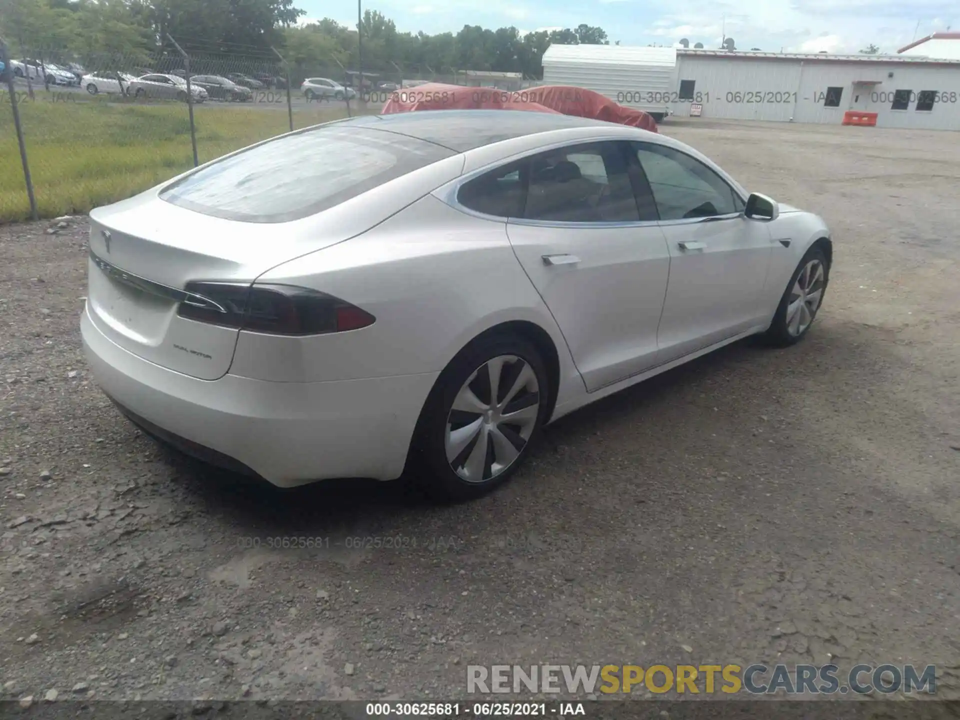 4 Photograph of a damaged car 5YJSA1E24MF425041 TESLA MODEL S 2021