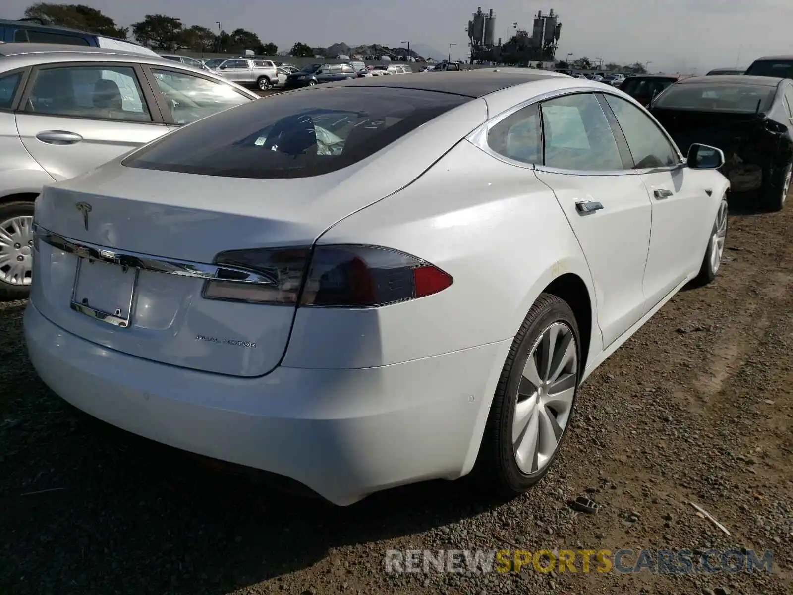 4 Photograph of a damaged car 5YJSA1E24MF425668 TESLA MODEL S 2021