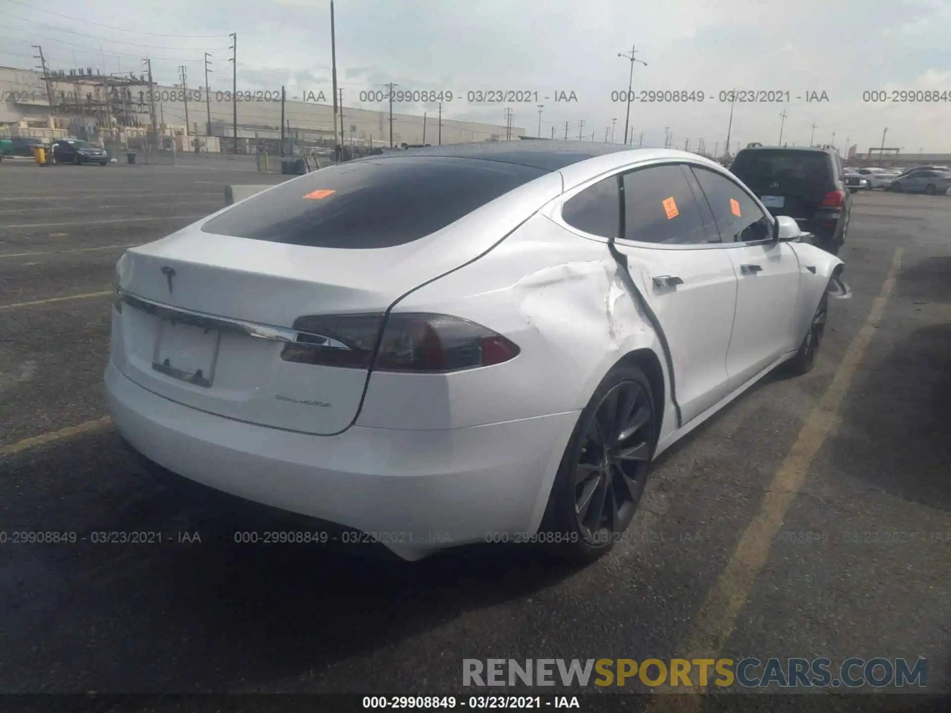 4 Photograph of a damaged car 5YJSA1E24MF427551 TESLA MODEL S 2021