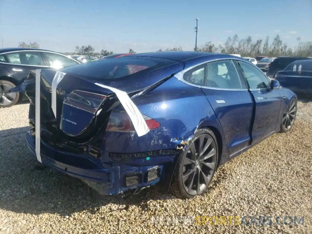 4 Photograph of a damaged car 5YJSA1E25MF419135 TESLA MODEL S 2021