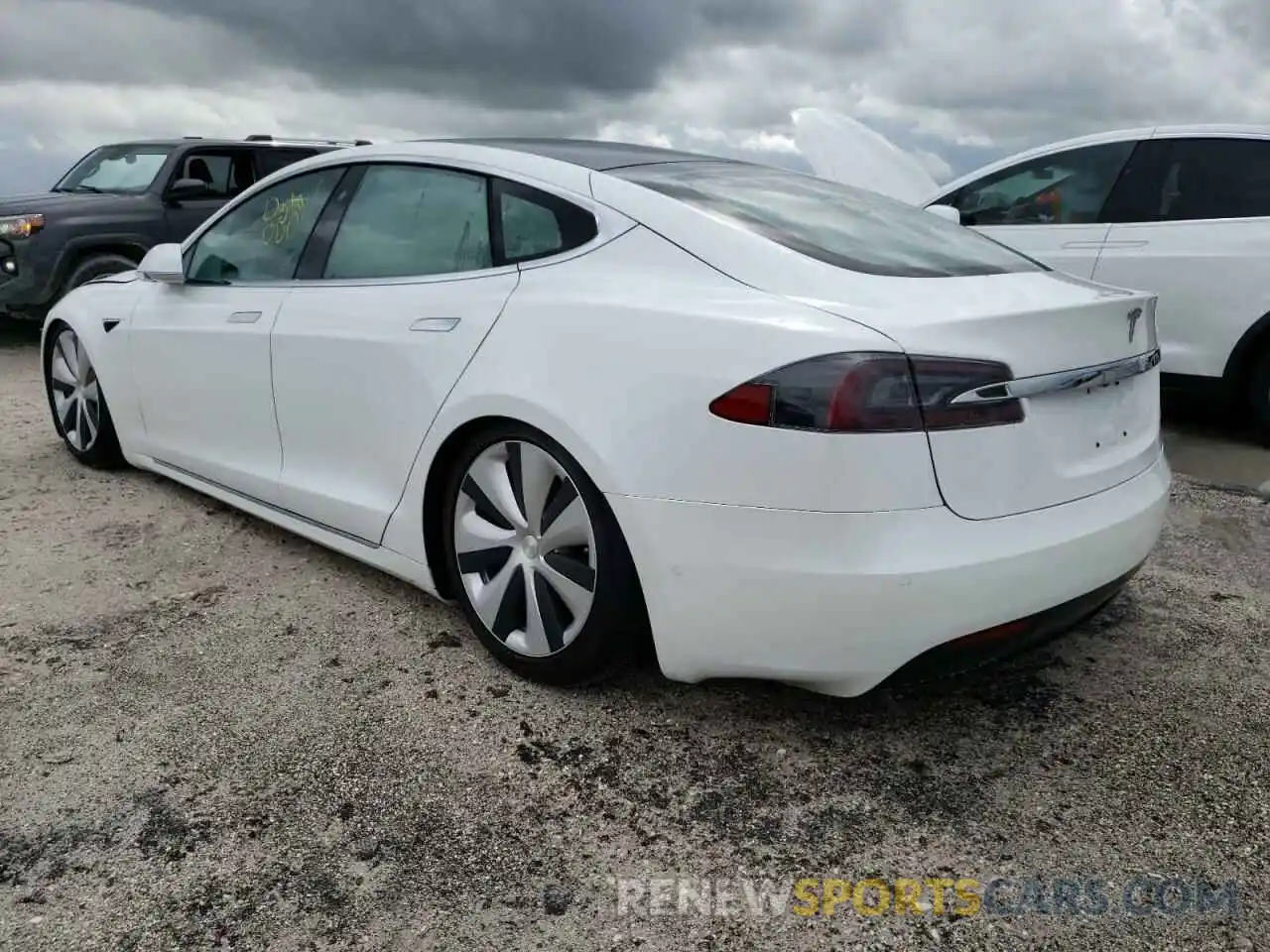 3 Photograph of a damaged car 5YJSA1E25MF425940 TESLA MODEL S 2021