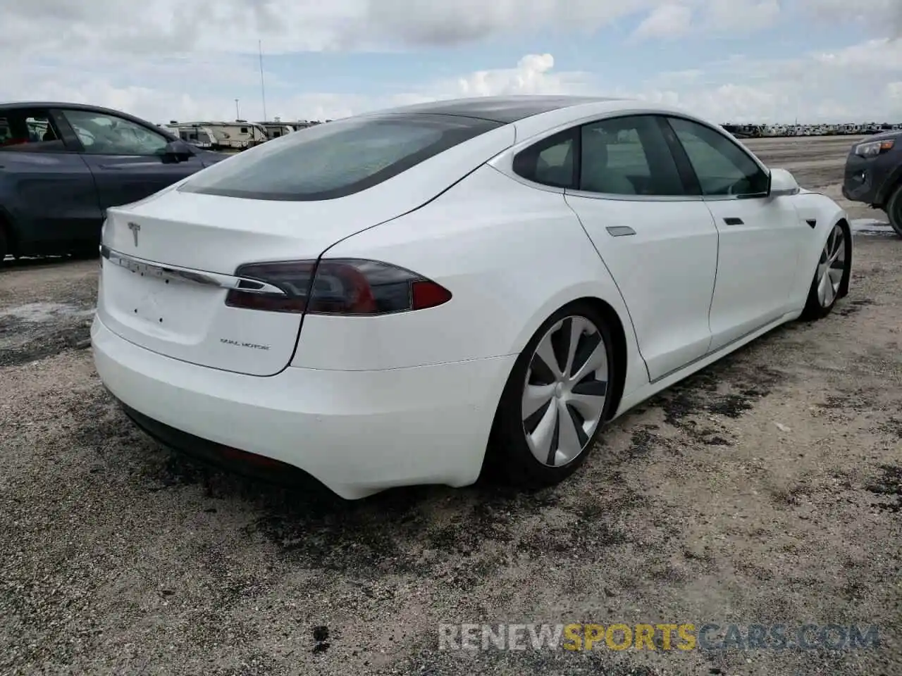 4 Photograph of a damaged car 5YJSA1E25MF425940 TESLA MODEL S 2021