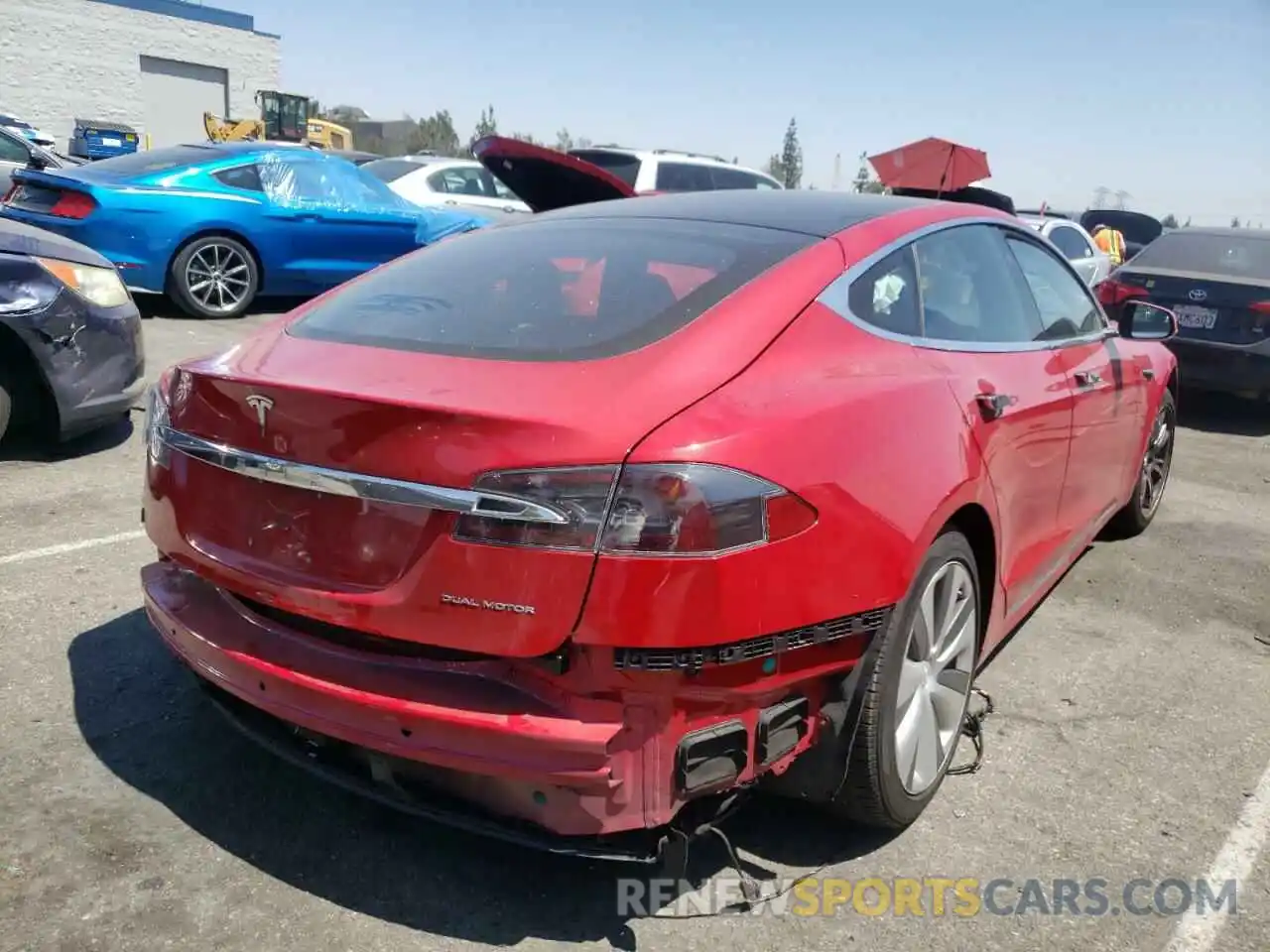 4 Photograph of a damaged car 5YJSA1E26MF425445 TESLA MODEL S 2021