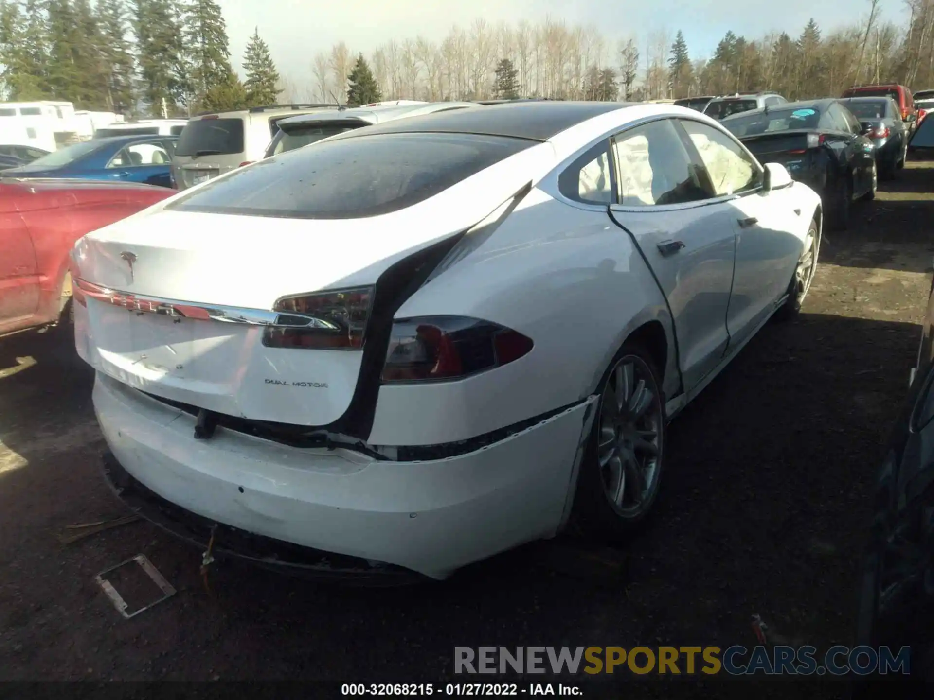 4 Photograph of a damaged car 5YJSA1E27MF426099 TESLA MODEL S 2021