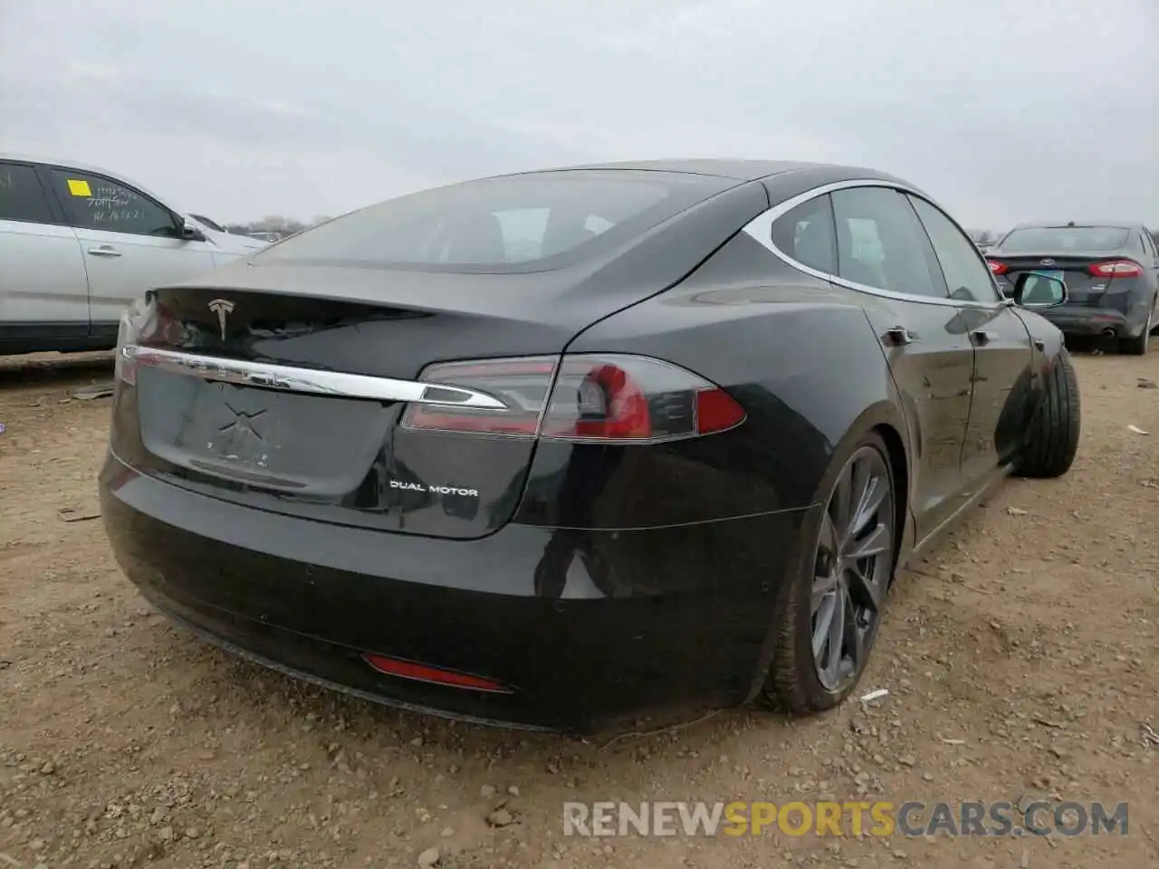 4 Photograph of a damaged car 5YJSA1E27MF426703 TESLA MODEL S 2021